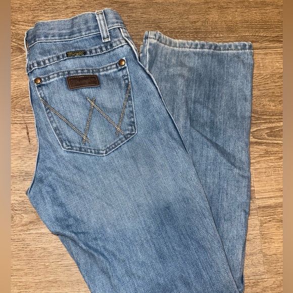 Wrangler women’s retro relaxed boot jeans - Picture 1 of 3